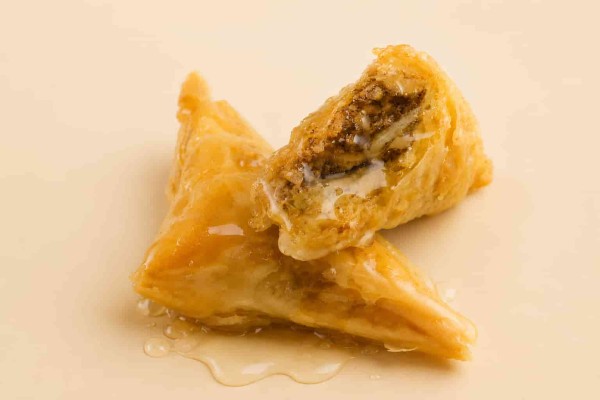Τριγωνάκι Μέλι & Καρύδι Νηστίσιμο 50gr Δίσκος 2,5kg Χονδρική