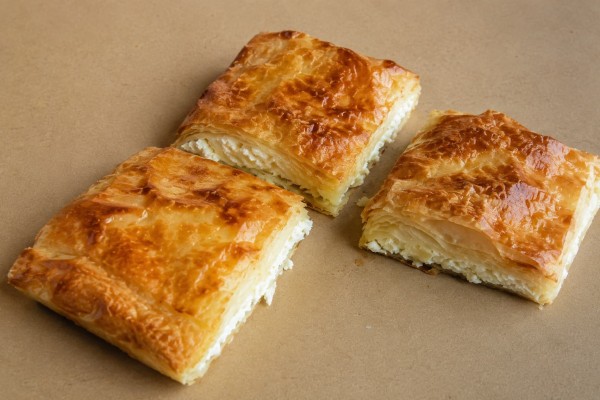 Χωριάτικη Τυρόπιτα Τετράγωνη 1kg Χονδρική