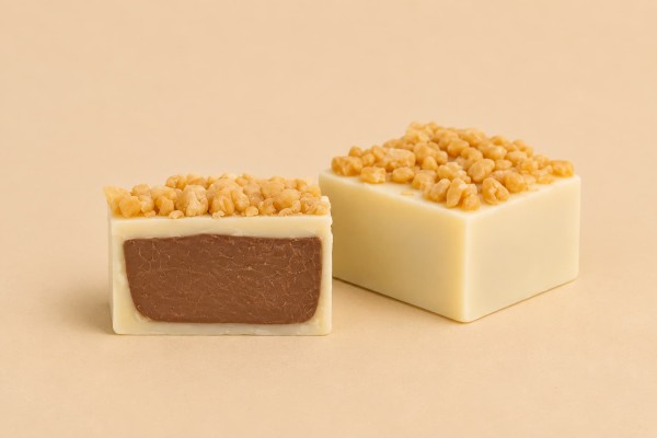 Visso Πραλίνα Gianduja White Σοκολατάκια Λευκής Σοκολάτας με Γέμιση Gianduja και Κροκάν Αμυγδάλου Χονδρικής